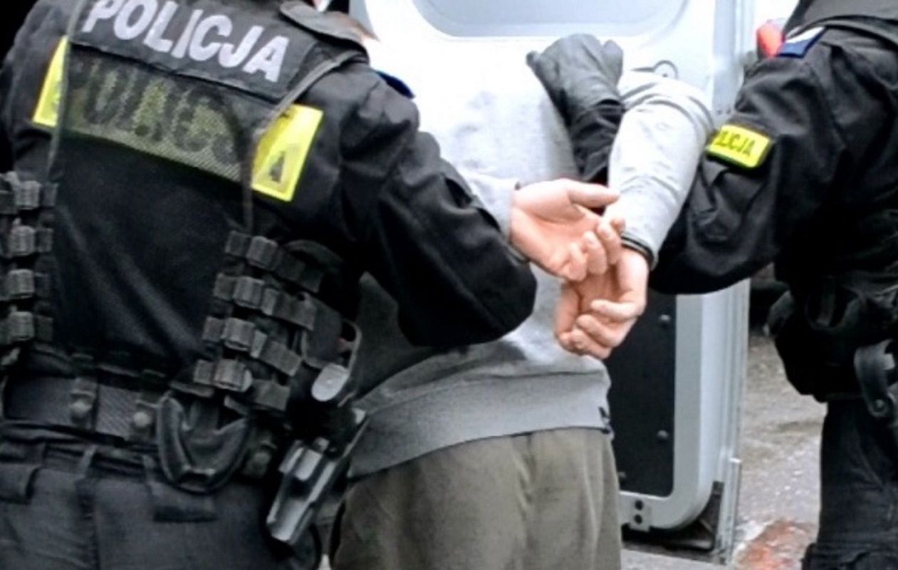 Atak nożownika w Krakowie. Policjant w szpitalu