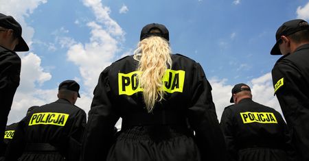 Kraków. Policjantka próbowała ukraść alkohol z Biedronki? Miała nie zapłacić za część towaru
