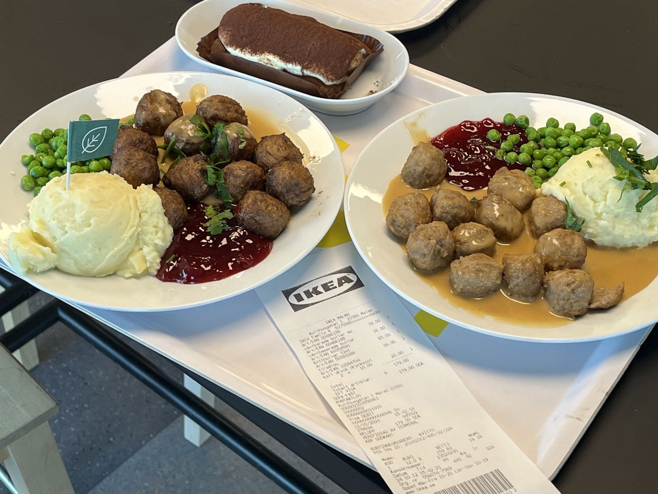 Klopsiki wegetariańskie i mięsne w IKEA