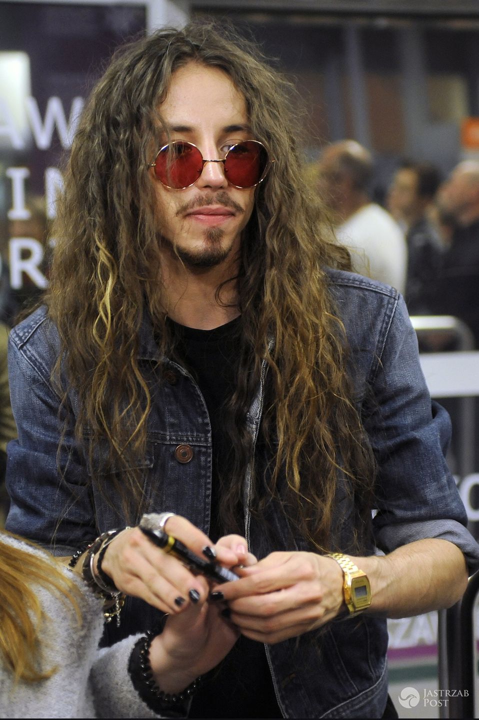 Michał Szpak na lotnisku po Eurowizji 2016