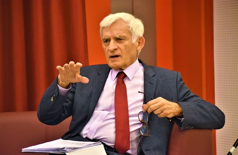 - Nastój dotyczący gazociągu Nord Stream 2 zaczął się w Europie zmieniać - mówi Jerzy Buzek.