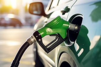 Nie koniec obniżek na stacjach paliw. Najnowsza prognoza analityków