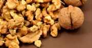 Tak łatwo rozłupiesz orzechy włoskie bez dziadka do orzechów. Nie musisz używać dużo siły
