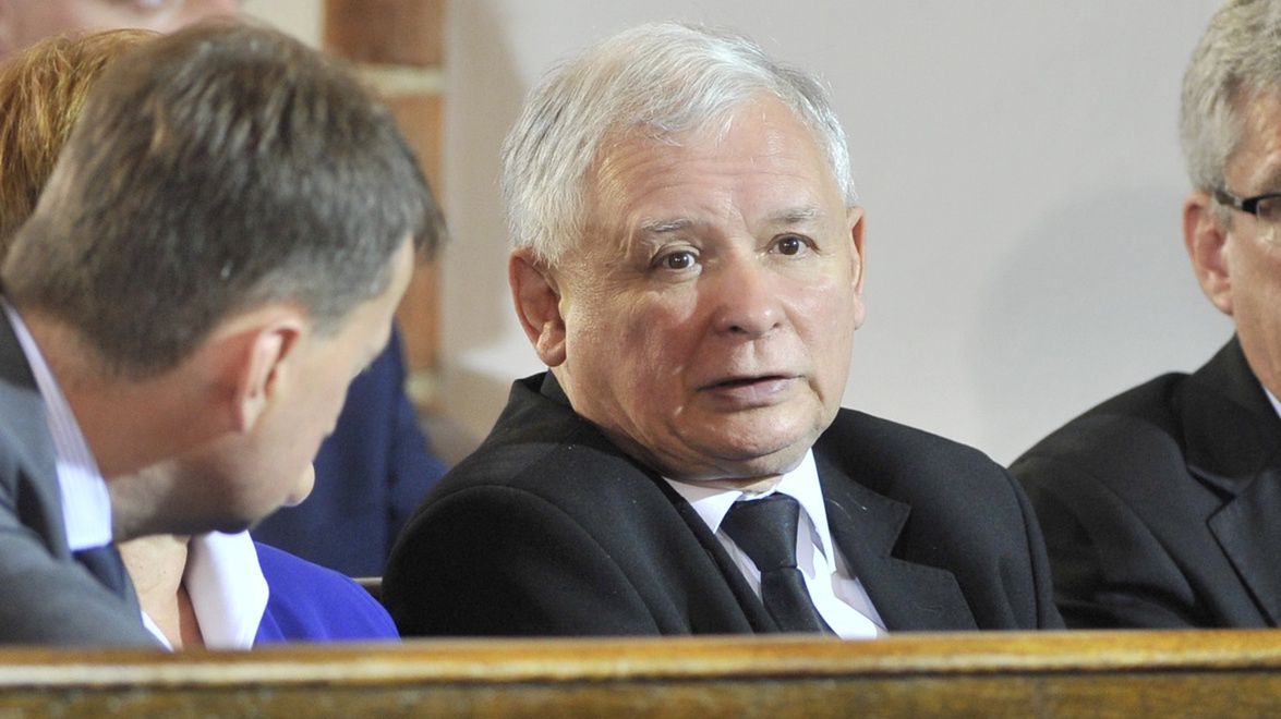 Jarosław Kaczyński może być zaniepokojony wynikiem najnowszego sondażu.