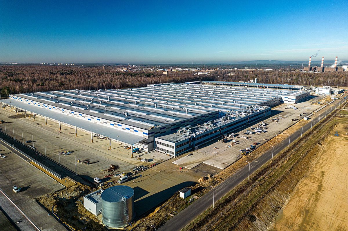 Wydał miliony na akcje z billboardami. Teraz miliarder zwalnia pracowników