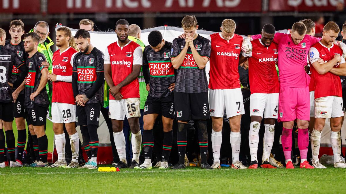 piłkarze modlą się za zdrowie Basa Dosta