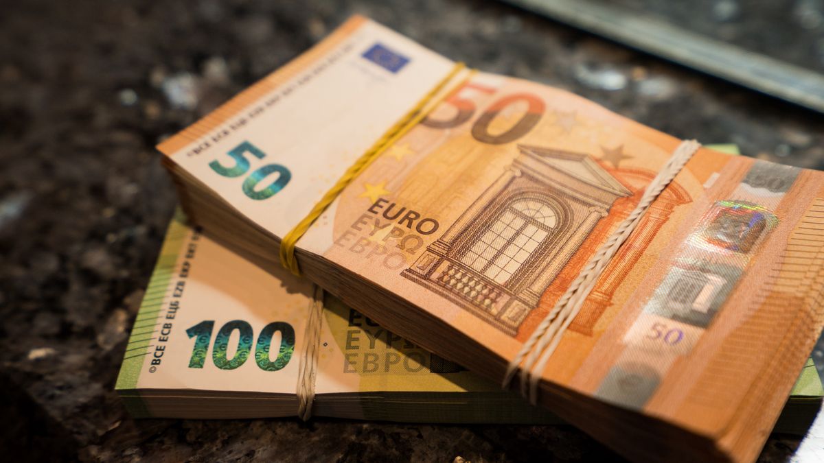 Kursy walut NBP 08.08.2020 Sobotni kurs euro, funta, dolara i franka szwajcarskiego 