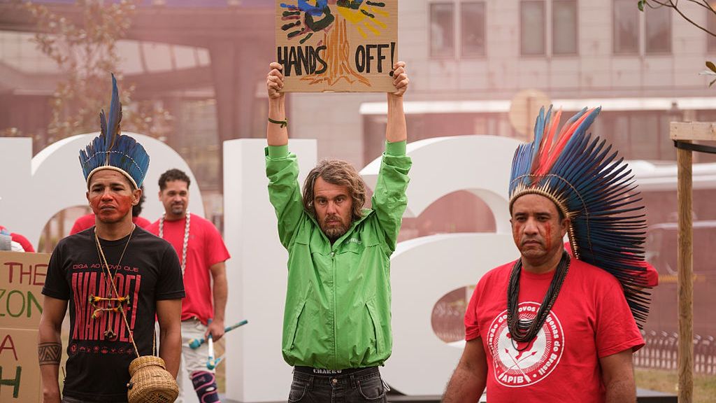 Protest Greenpeace i brazylijskiej diaspory w Europie przeciw um