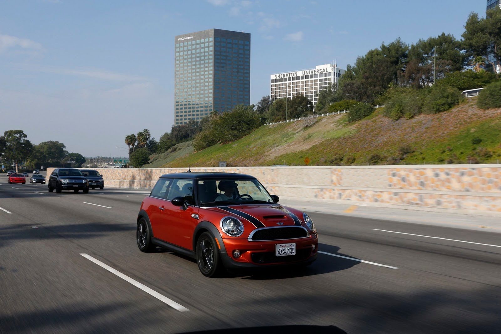 Galeria Mini jako celebracja sprzedaży półmilionowego egzemplarza w USA 154