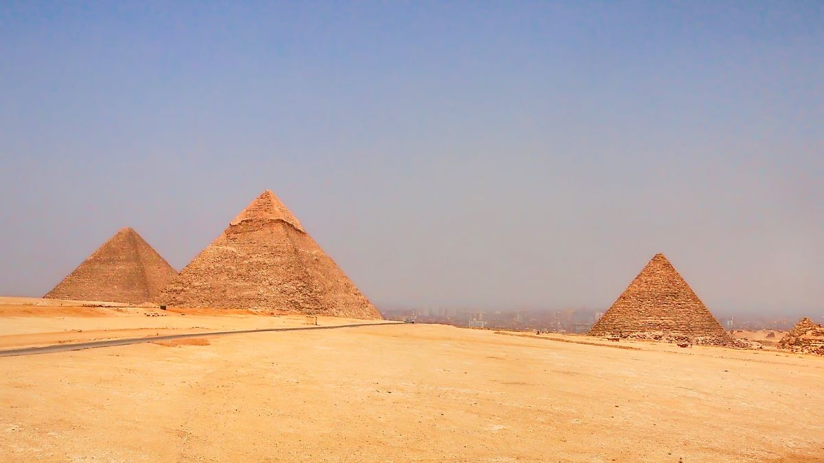 Piramidy w Gizie