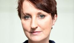 Agnieszka Burzyńska poprowadzi program "Burza polityczna" w Onet.pl