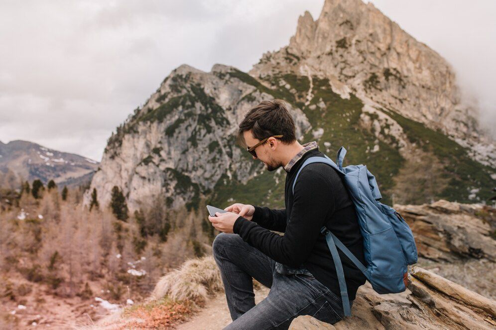 Aplikacje na górskie wędrówki. Co warto zainstalować w swoim telefonie?