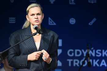 Szkoły uczą, jak się bronić. Nowacka o zagrożeniach współczesnego świata