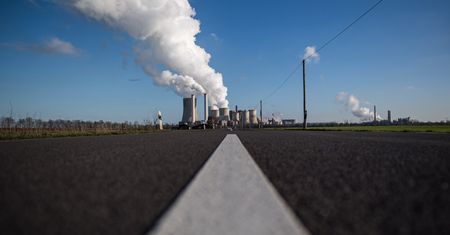 Narzekasz na ceny prądu? Zapytaj, co rząd robi z miliardami z emisji CO2