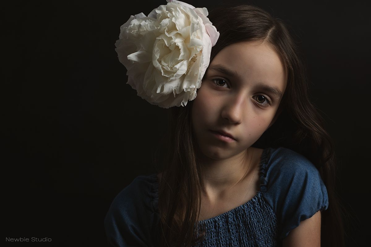 Pierwszą sesję portretową, Paulina Skonieczna zorganizowała w lipcu 2017 roku. Jej nastoletnia kuzynka spędzała u niej wakacje. Z jednej sesji zrobiłī się cztery. Ze względu na córeczkę, Paulina musiała na chwilę odstawić fotografię.
