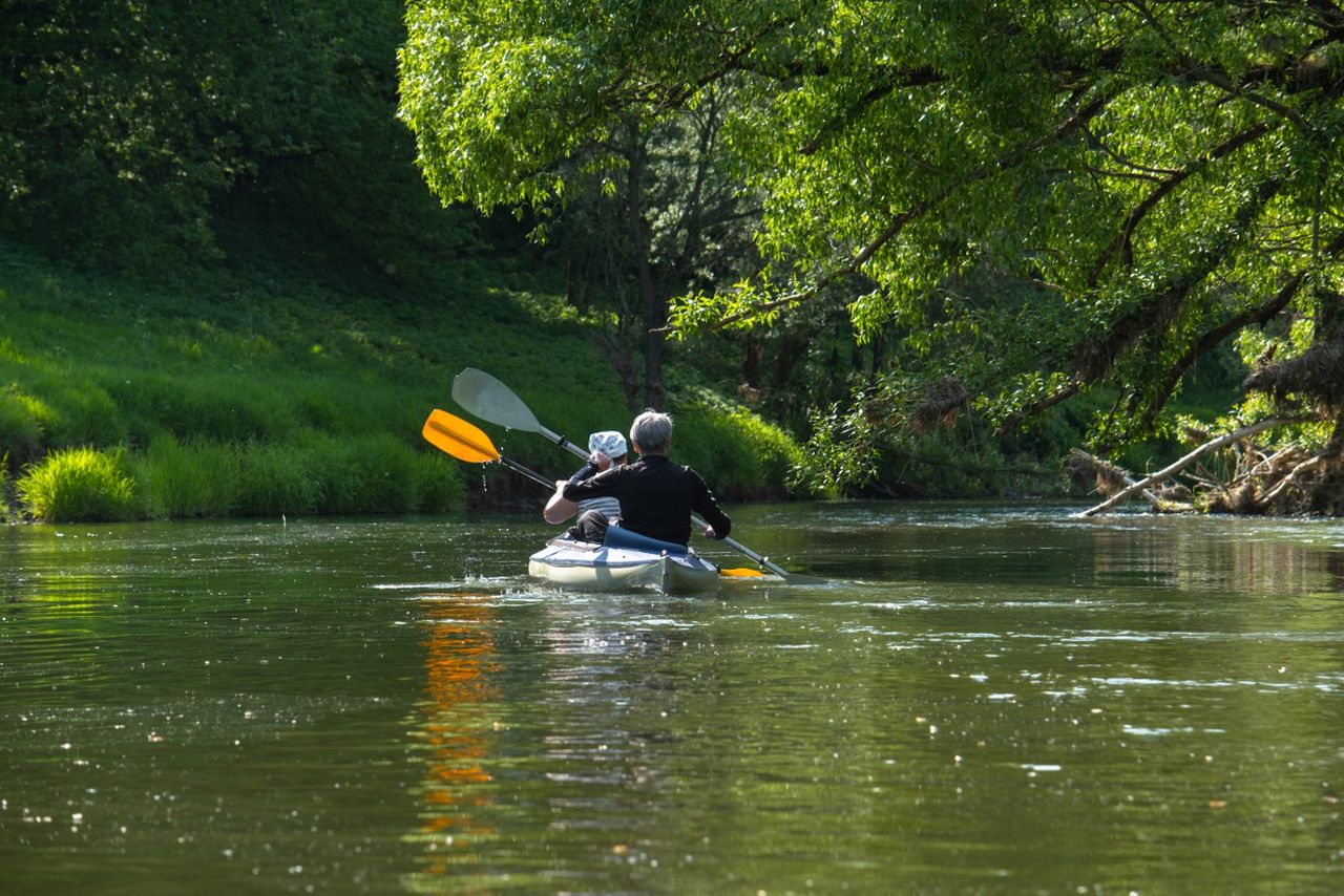 Popłyną w długą podróż kajakami, żeby pomóc seniorom