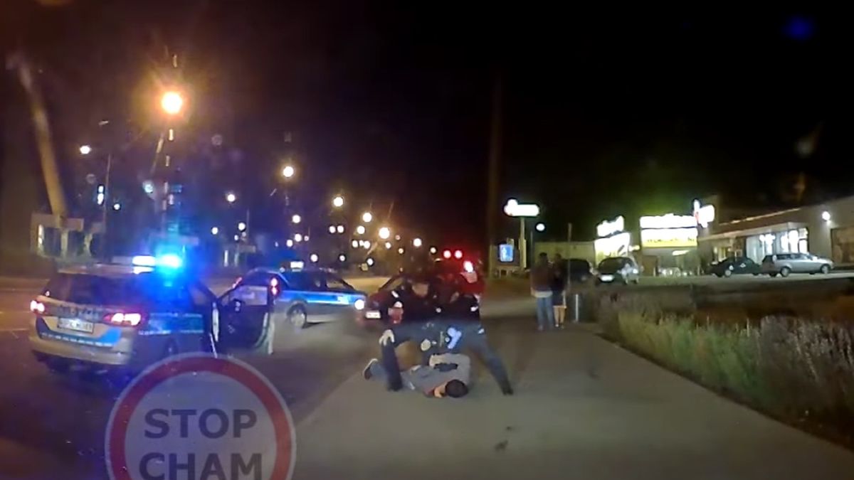 Kierowca był tak pijany, że nie mógł ustać na nogach.