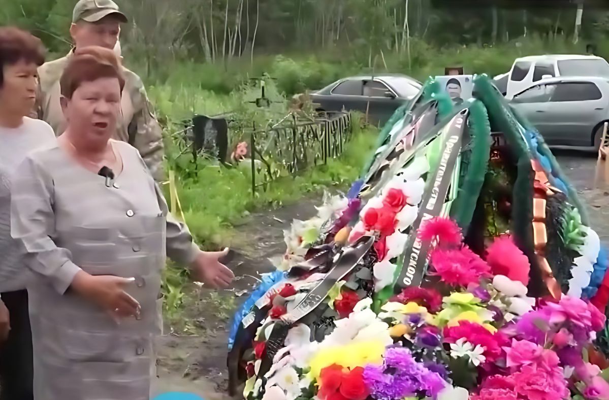 Russian soldier buried on the road