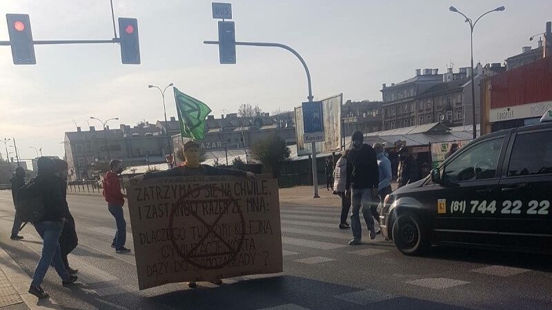 "Samotna blokada" na al. Tysiąclecia