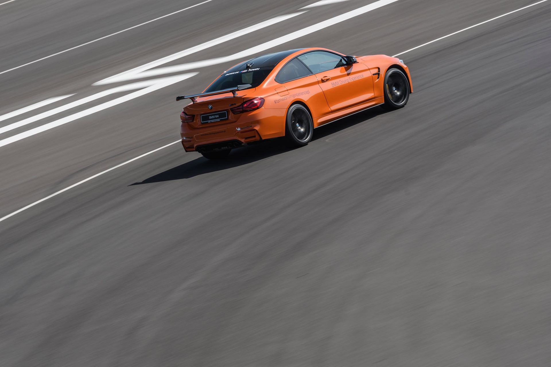 BMW M4 było tym, którym po torze jeździło mi się najprzyjemniej. Podczas takich szkoleń łatwiej znaleźć limit niż w czasie tygodniowego testu na drogach publicznych.