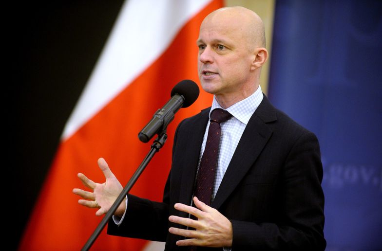 Podatek od sklepów wielkopowierzchniowych? Minister Szałamacha zdradza termin