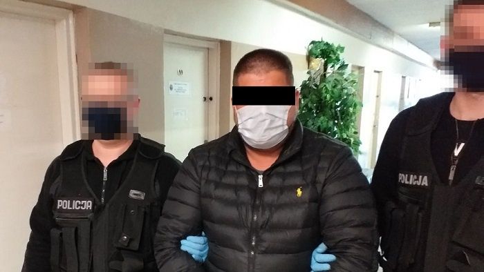 Policjanci zatrzymali oszusta podającego się za funkcjonariusza CBŚP