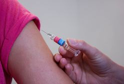 Koronawirus. Firma z Londynu chce wpisać obowiązek szczepień do umowy