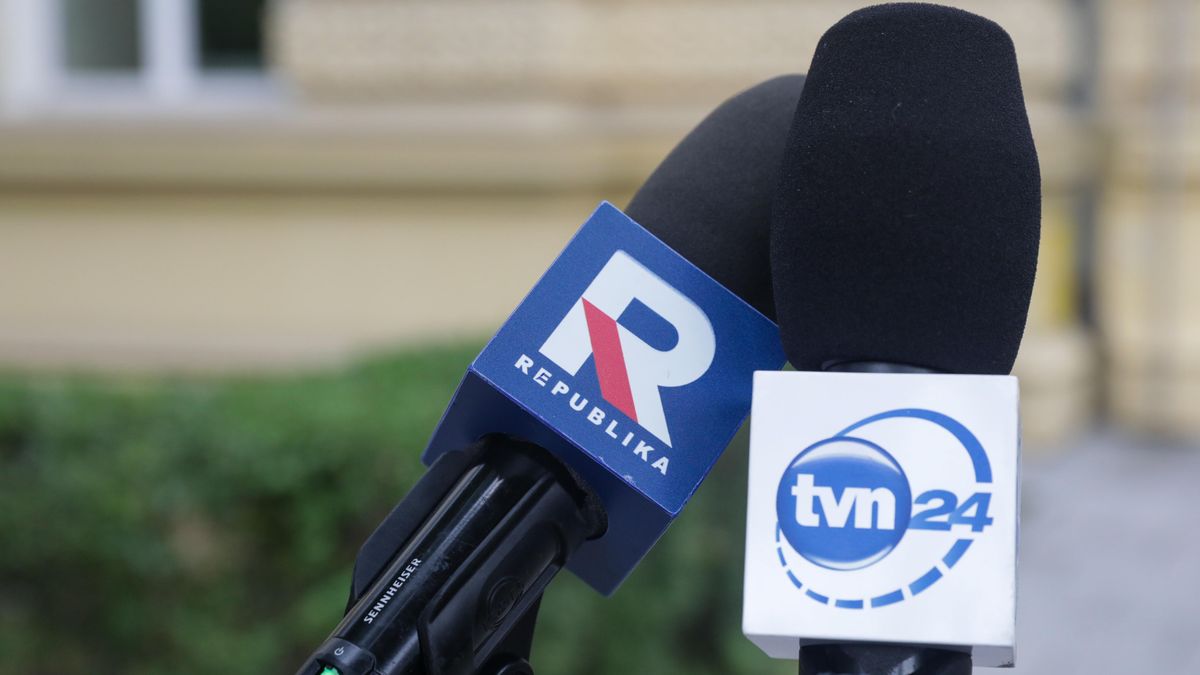 Mikrofony stacji telewizyjnych Republika i TVN24