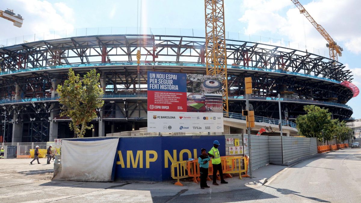 Getty Images / Xavier Laine/Getty Images / Camp Nou w trakcie remontu
