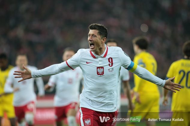 Lewandowski w meczu Polska - Szwecja po strzelonym golu na 1:0 w marcu tego roku