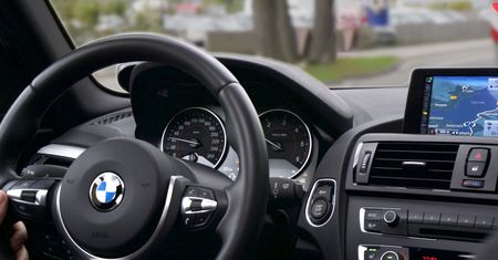 1 maja 2000 roku wyłączono Selective Availability. GPS stał się użyteczny