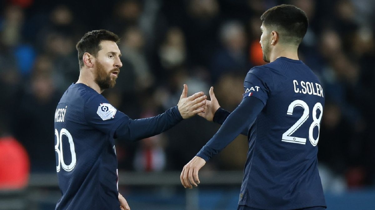 Lionel Messi i Carlos Soler 