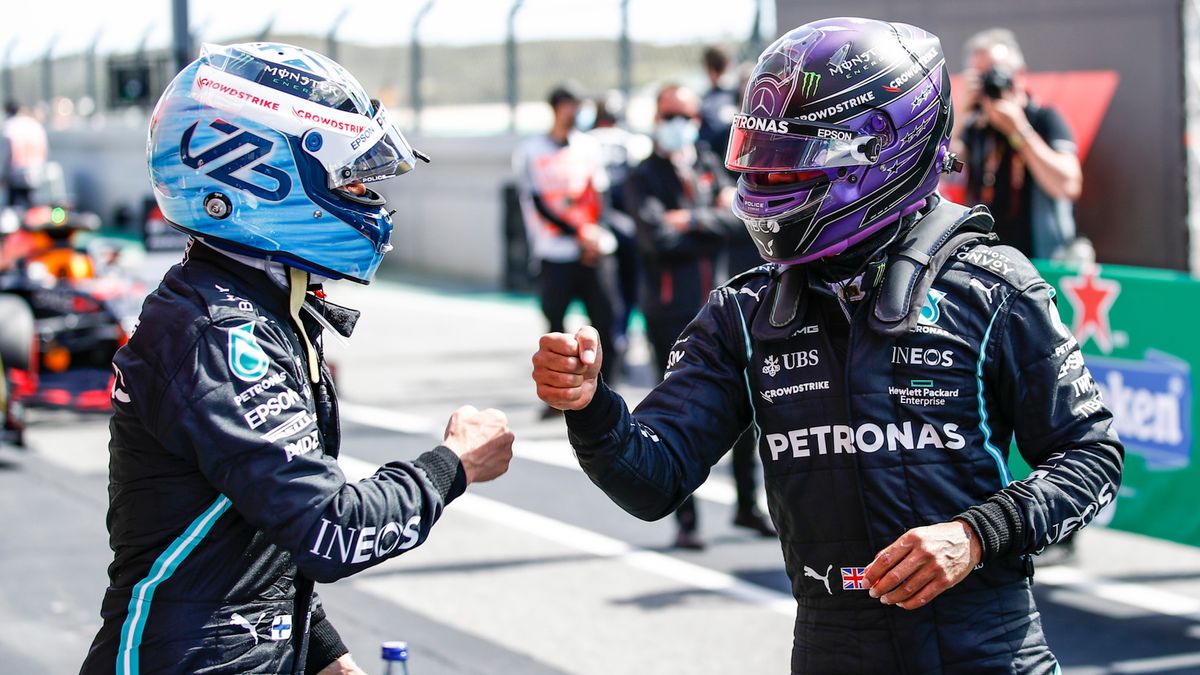 Materiały prasowe / Mercedes / Na zdjęciu: Valtteri Bottas (po lewej) i Lewis Hamilton