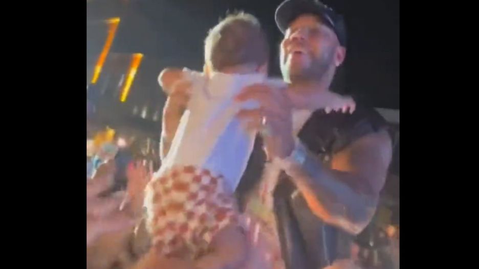 Bobas na koncercie. Na "fali" dotarł aż na scenę