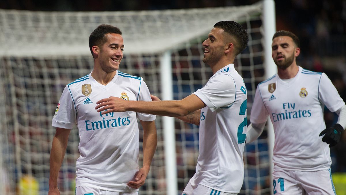 piłkarze Realu Madryt po zdobyciu gola Na pierwszym planie, od lewej: Lucas Vazquez i Dani Ceballos
