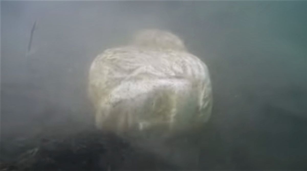 Na dnie jeziora Nemi we Włoszech w Górach Albańskich dokonano odkrycia marmurowego posągu sprzed nawet dwóch tysięcy lat.