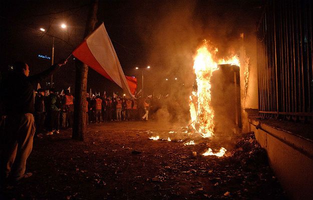 Prokuratura podjęła ponowne śledztwo ws. podpalenia budki przy ambasadzie Rosji podczas Marszu Niepodległości w 2013 r.