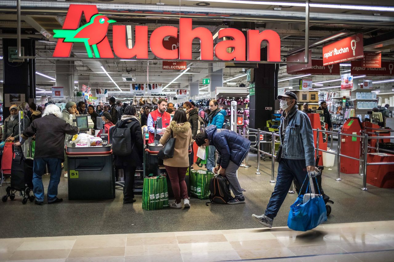 Szczepienia na koronawirusa w firmach. Auchan już zbiera informacje o chętnych