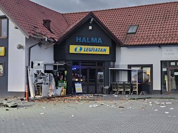 Potężny wybuch w Czernichowie. Wysadzili bankomat. "Huk niesamowity"