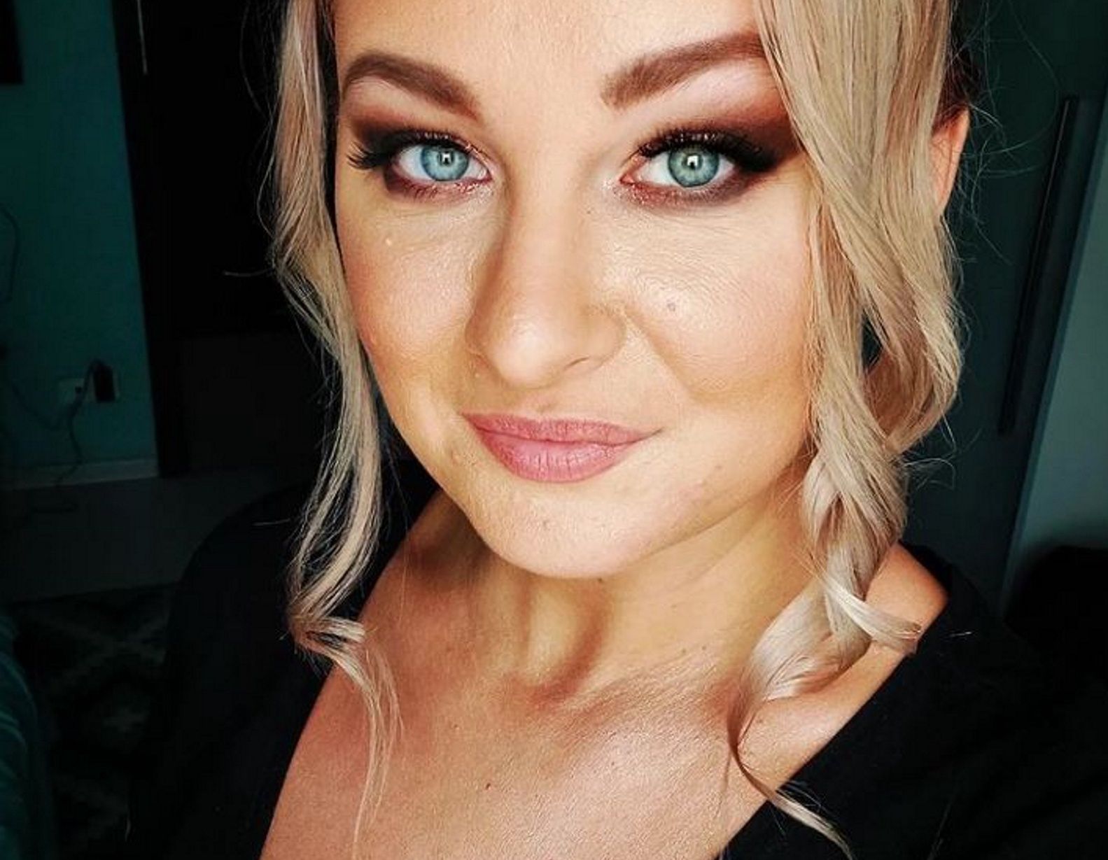Julia Gołębiewska cieszy się ze szczęścia jej ojca
