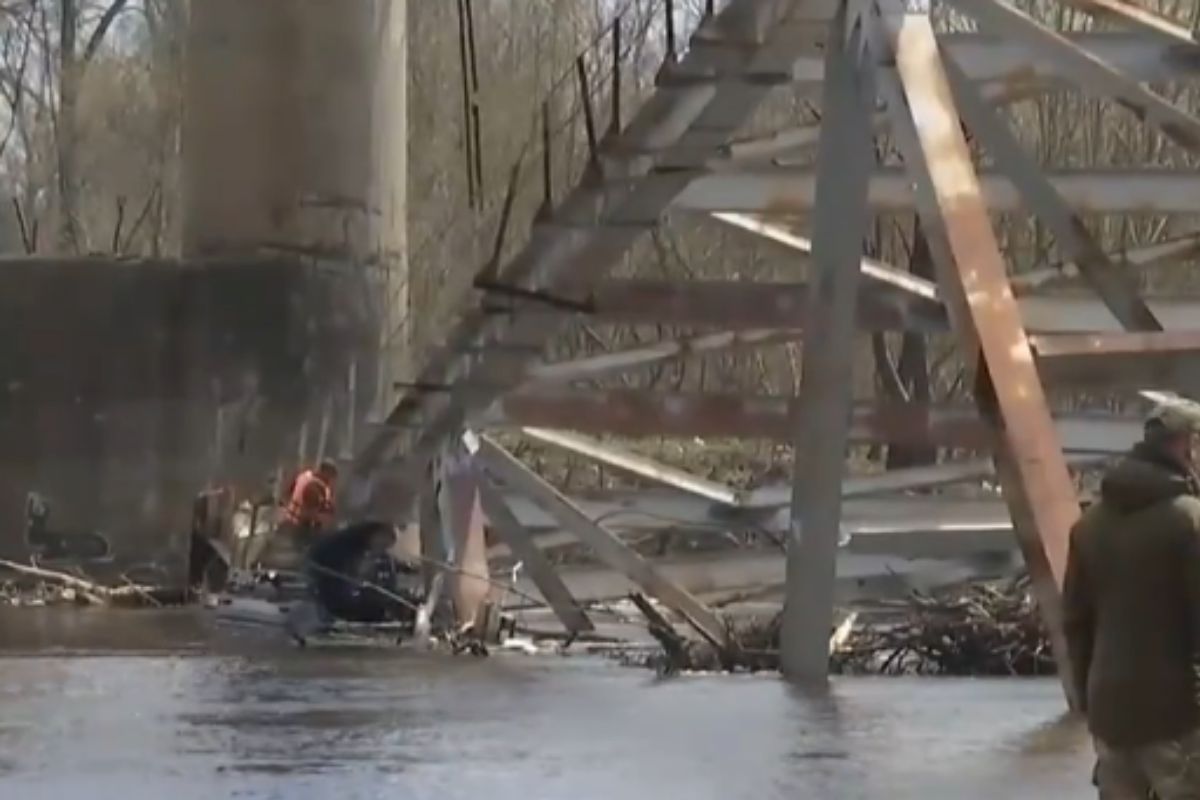 Wysadzili most. Ukraińcy nagrali detonację bomby lotniczej