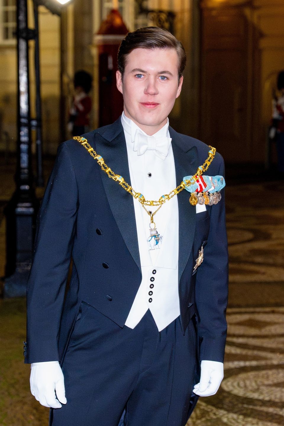 Królowa Mary i Król Frederik z synem na bankiecie