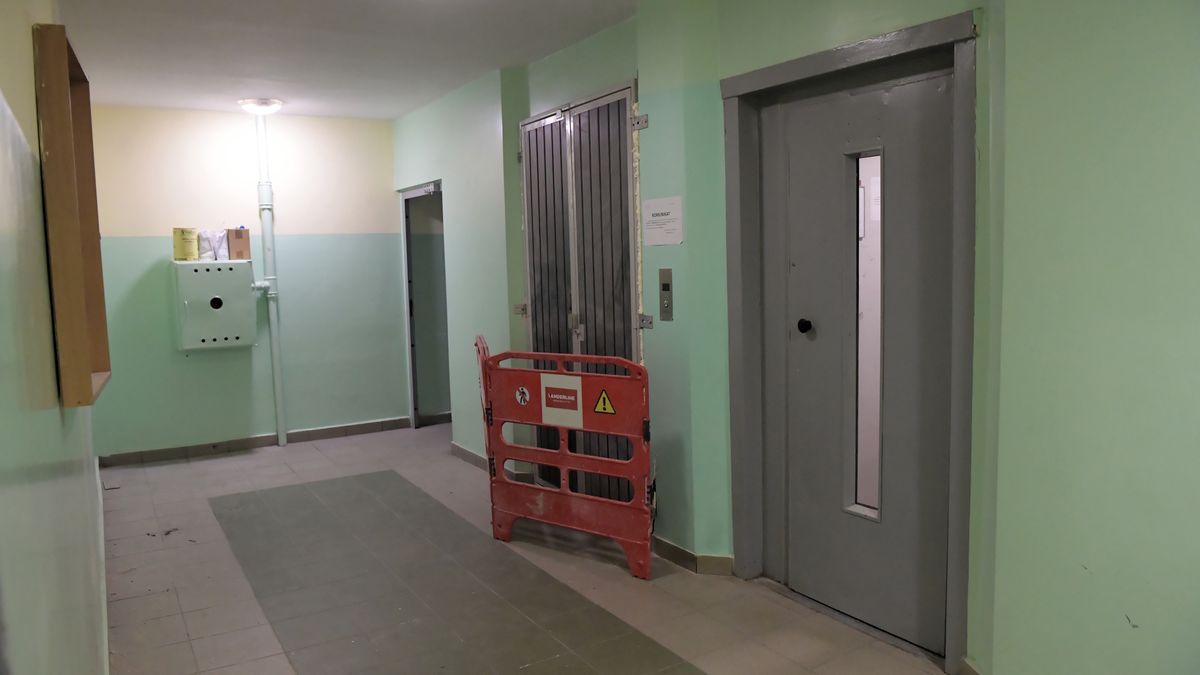 Dwóch pracowników firmy konserwatorskiej spadło z 15. piętra podczas naprawy windy