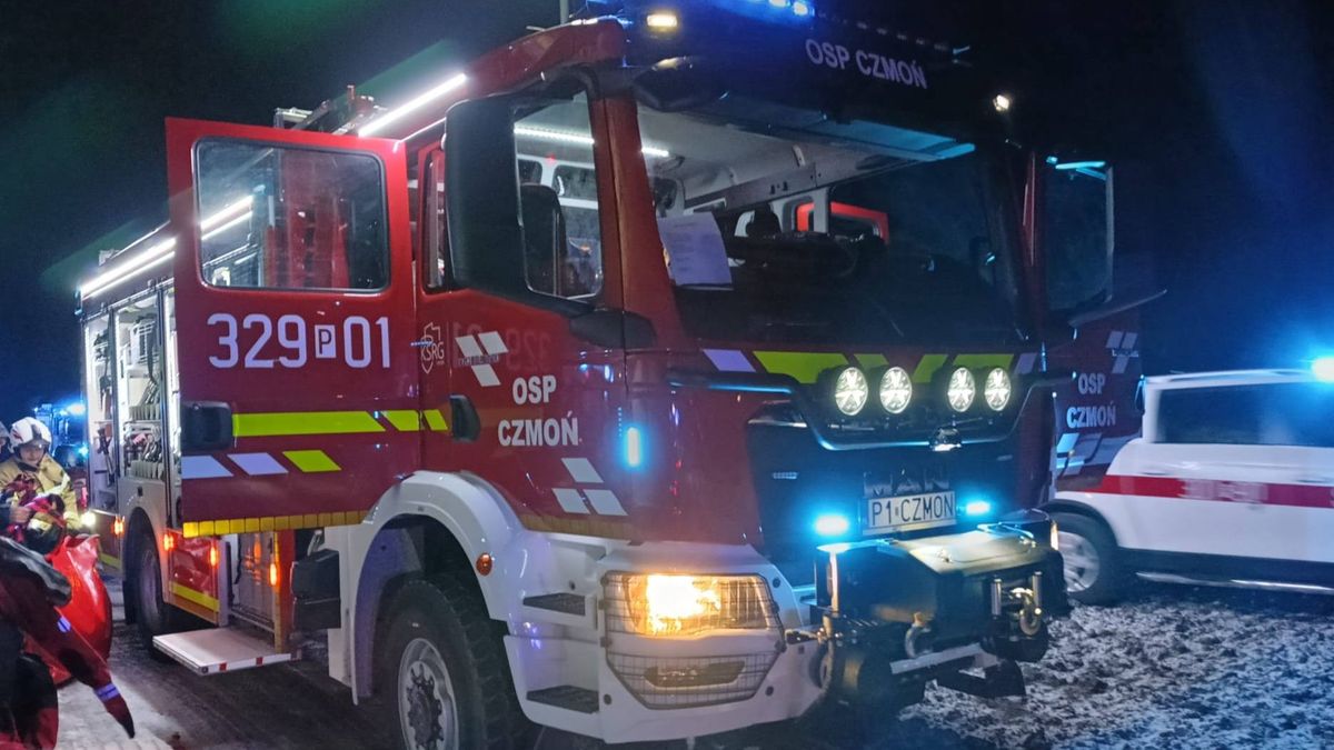 Kobieta i dziecko wpadli do zamarzniętego stawu