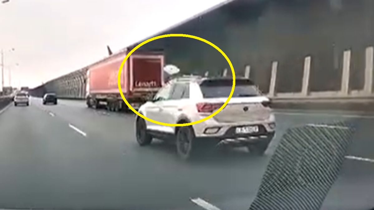 Kawałek lodu poleciał na samochód.