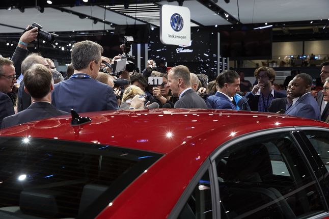 Herbert Diess na targach w Detroit (fot. Volkswagen)