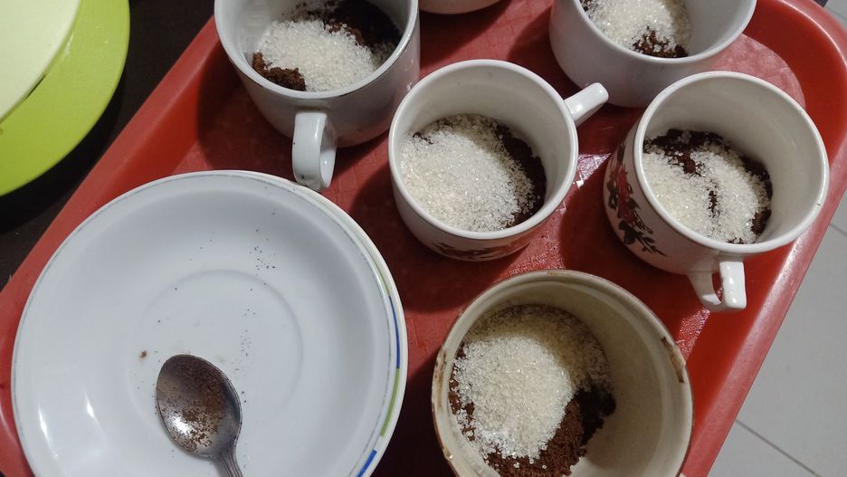 Nigdy nie pij kawy na czczo. Najlepiej pić ją po śniadaniu, ok. 10:30