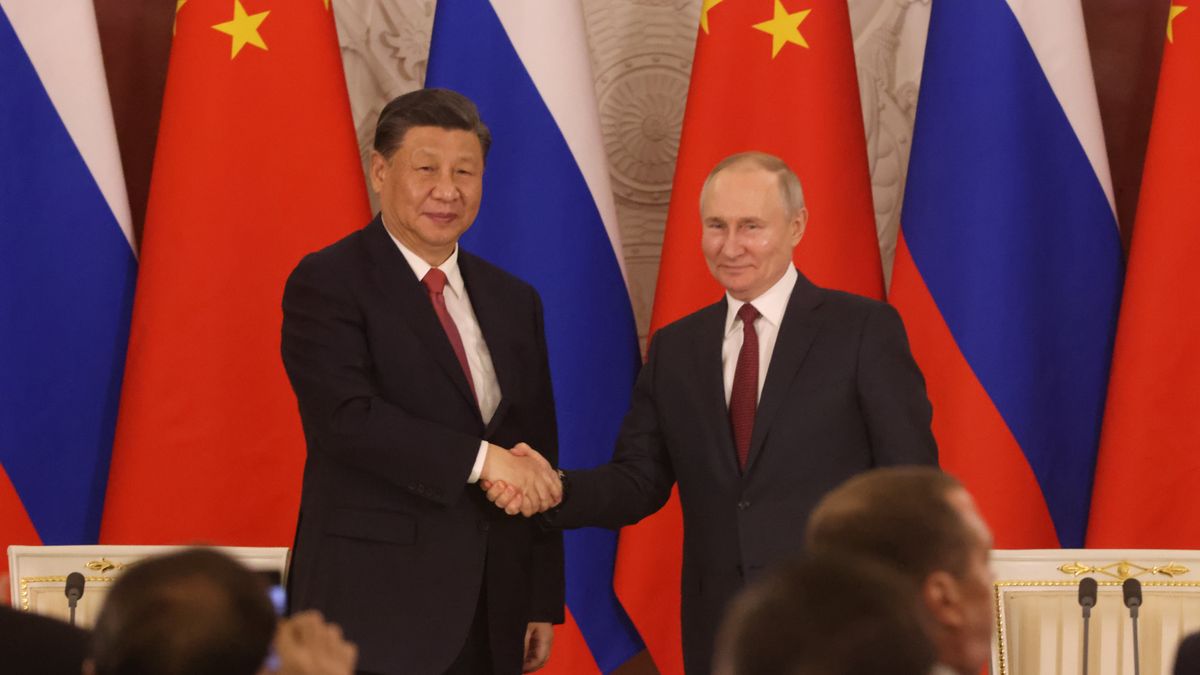 MOSCOW, RUSSIA - MARCH 21:  (RUSSIA OUT) Chinese President Xi Jinping (L) and Russian President Vladimir Putin (R) shake hands during the signing ceremony at the Grand Kremlin Palace, on March 21, 2023 in Moscow, Russia. Three days after being accused by an international tribunal of war crimes in Ukraine, Russian President Putin received Chinese leader Xi Jinping during his state visit to Russia. (Photo by Contributor/Getty Images)