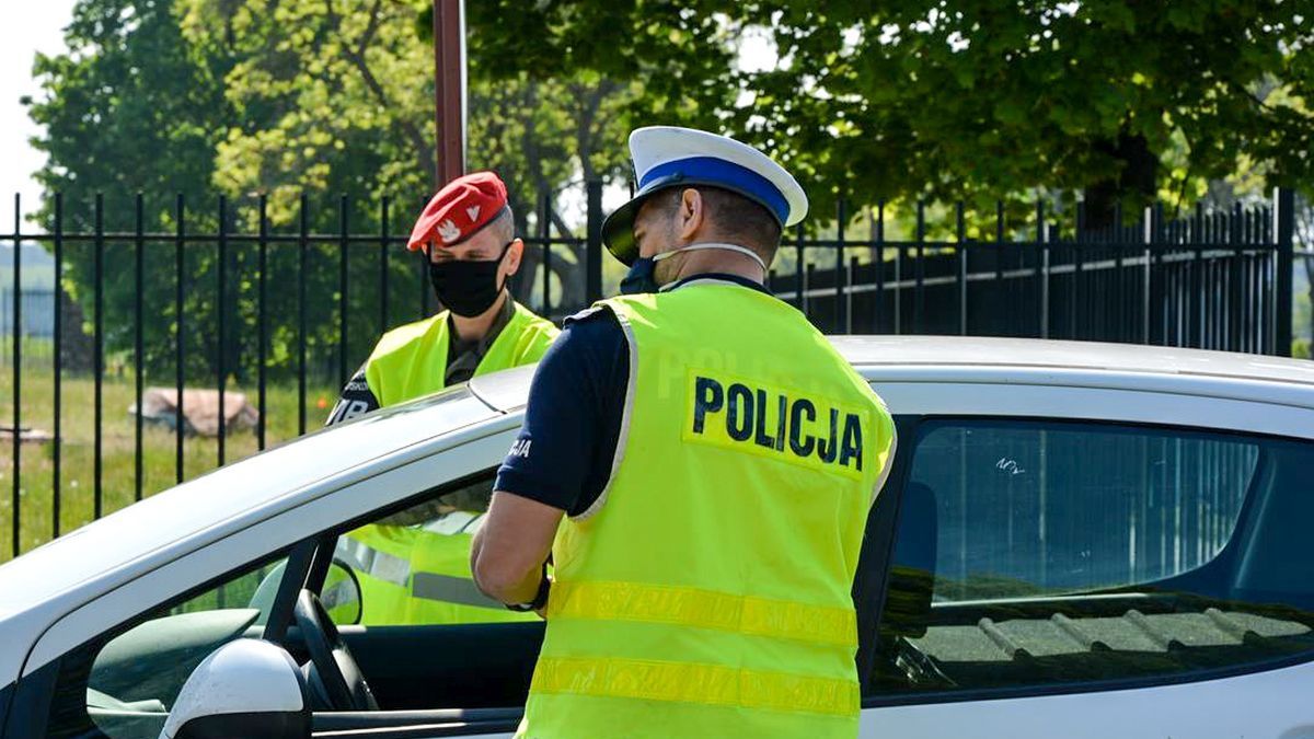 Żandarmeria współdziała z policją na drogach. Podczas przejazdów wojskowych ma znacznie szersze prawa niż zwykle