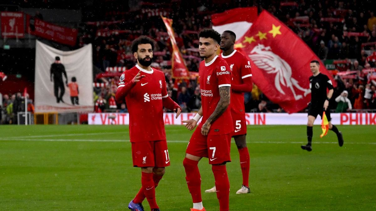 Getty Images / Andrew Powell/Liverpool FC via Getty Images / Na zdjęciu od lewej: Mohamed Salah i Luis Diaz 